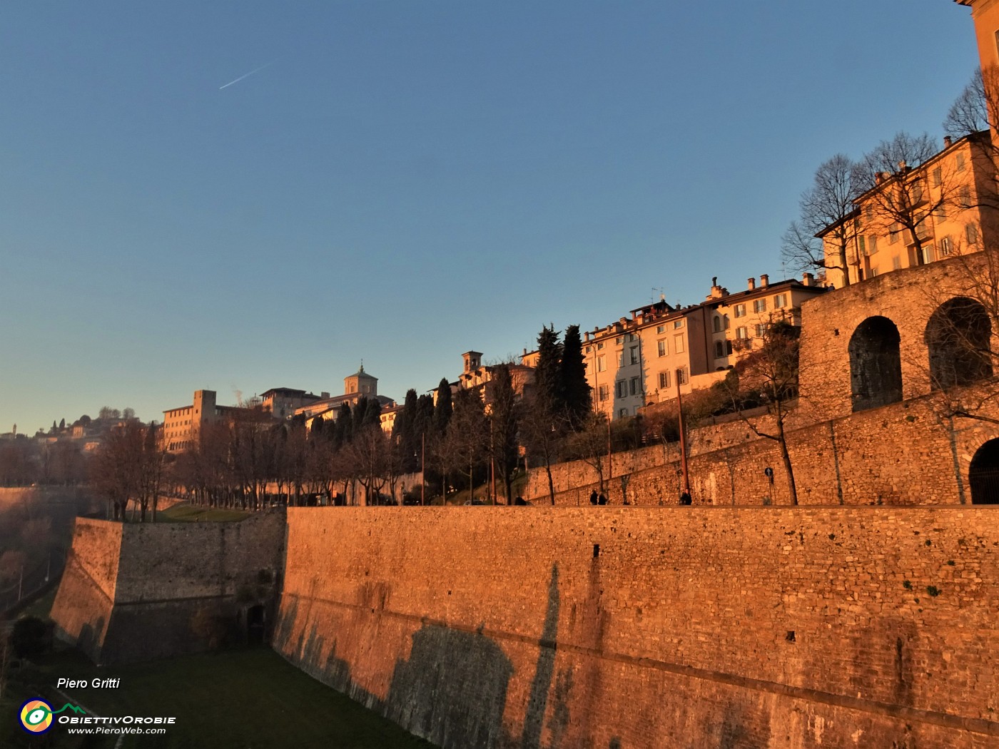 61 Le mura venete si colorano di tramonto.JPG
